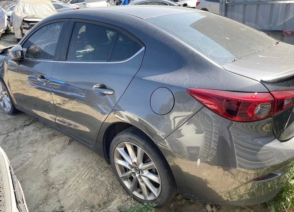 Mazda 3 整車拆賣 二手零件照片 - Orange Garage