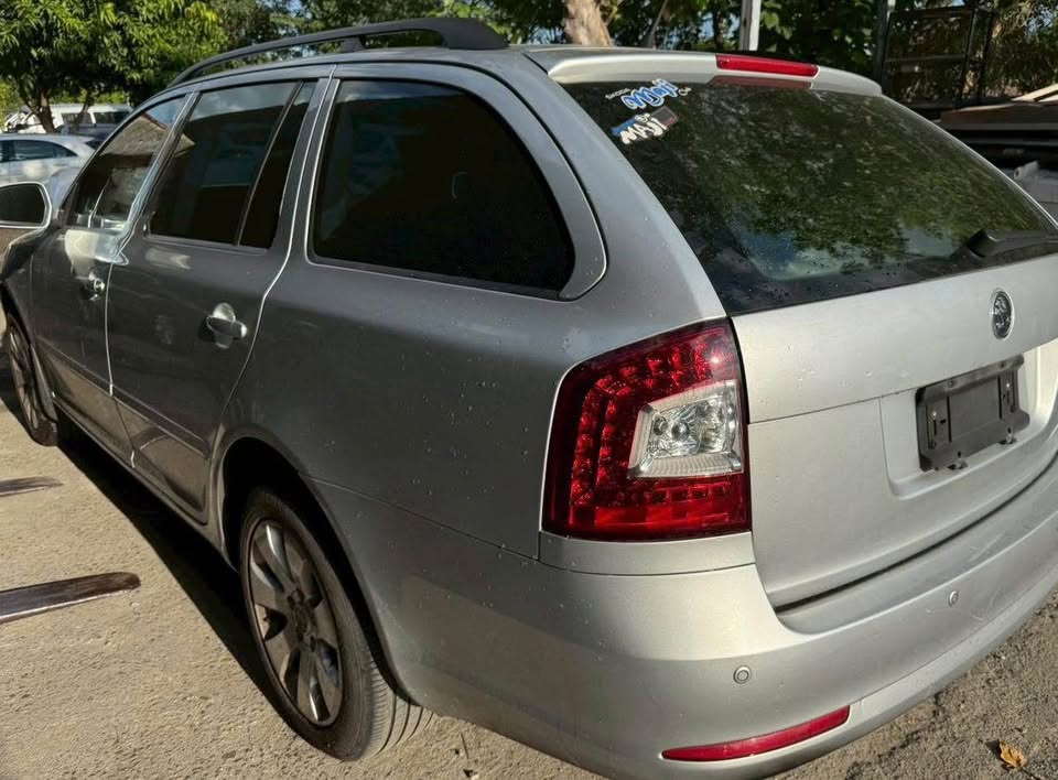 Škoda Octavia Combi 1.6 整車拆賣 二手零件照片 - Orange Garage