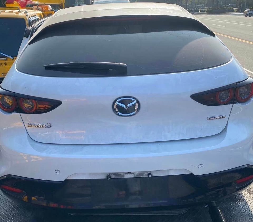 Mazda 3 2.0 整車拆賣 二手零件照片 - Orange Garage