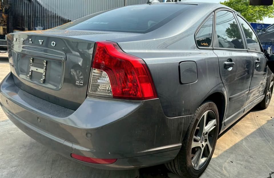 Volvo S40 2.0 整車拆賣 二手零件照片 - Orange Garage