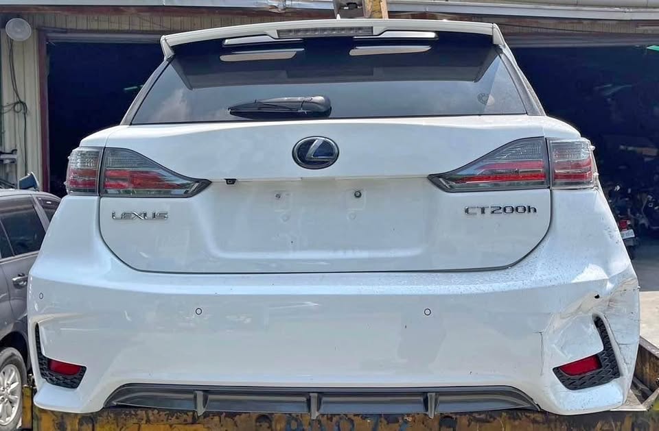 Lexus CT200h 1.8 整車拆賣 二手零件照片 - Orange Garage