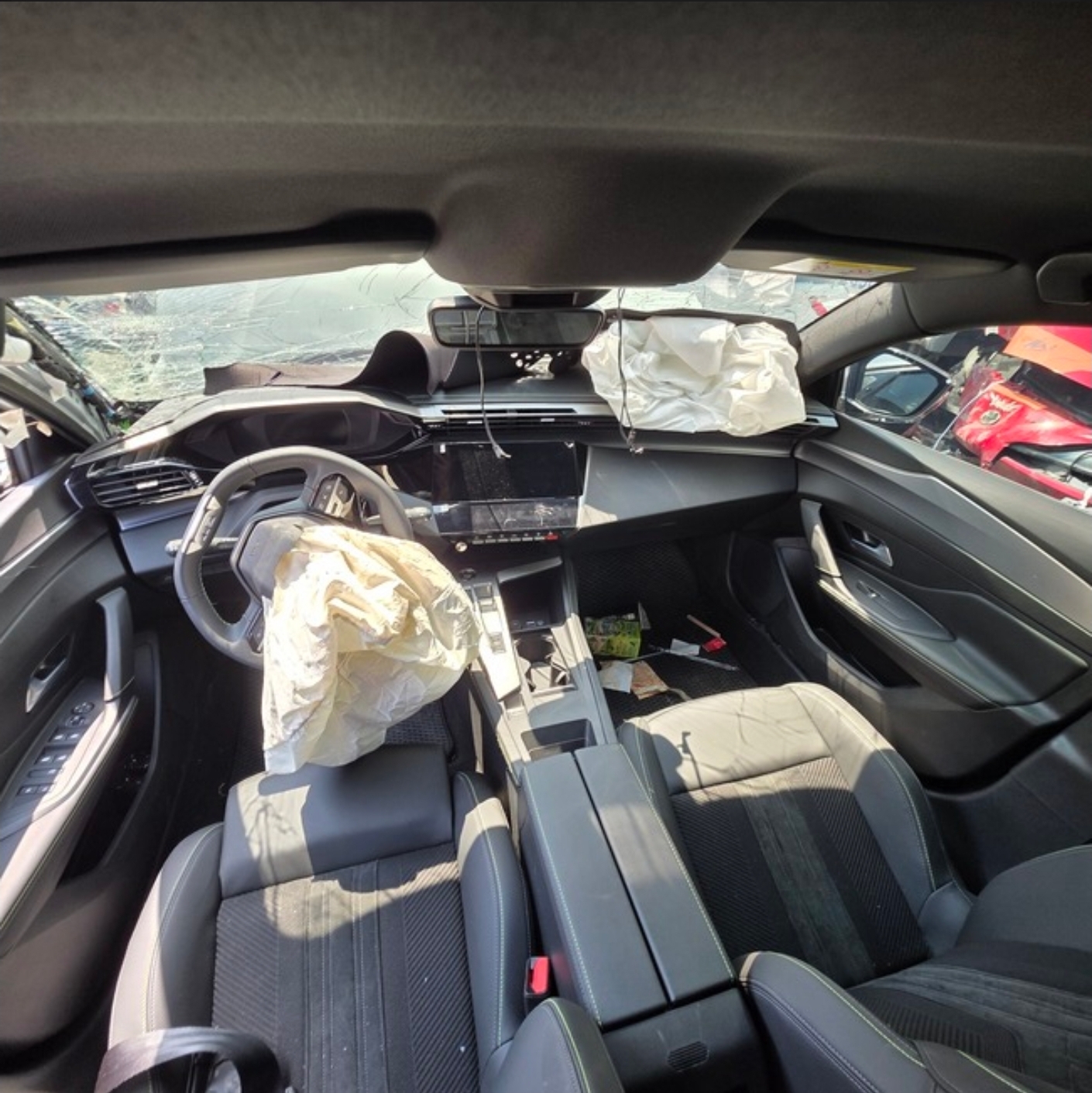 Peugeot 408 Hybrid 1.2 GT 整車拆賣 二手零件照片 - Orange Garage