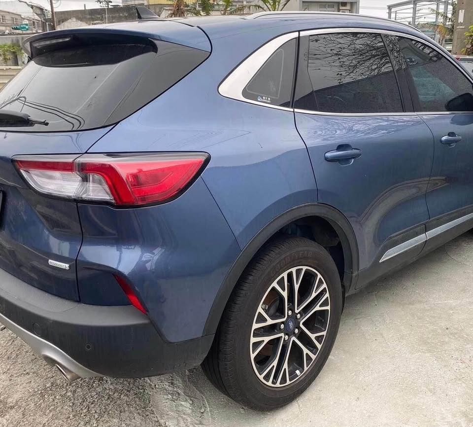 Ford Kuga 2.0 整車拆賣 二手零件照片 - Orange Garage
