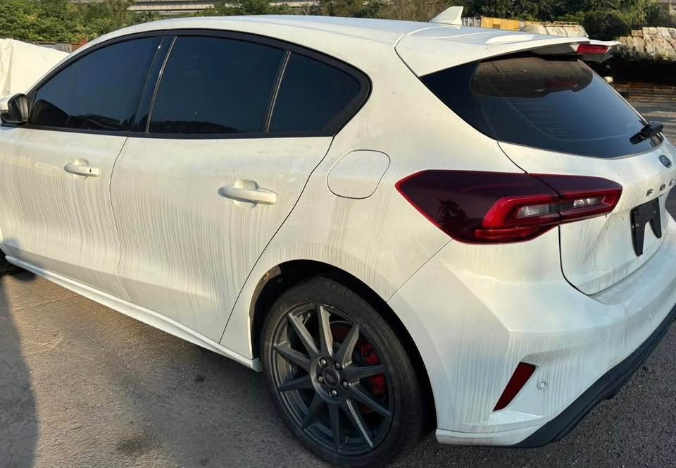 Ford Focus Mk4 ST-Line 1.5 整車拆賣 二手零件照片 - Orange Garage