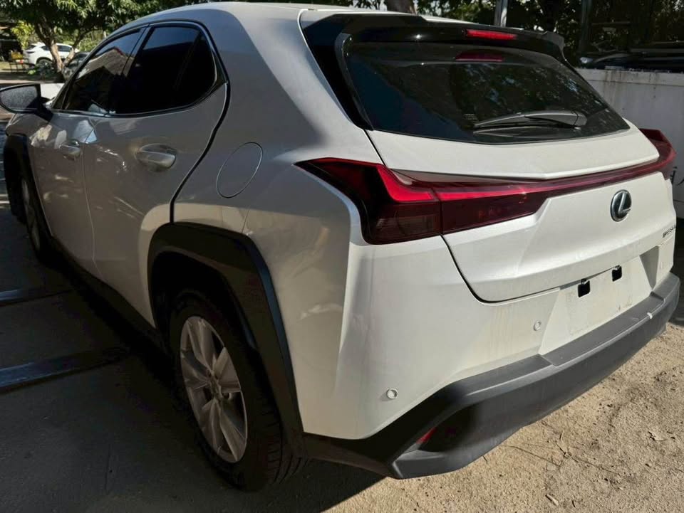 Lexus UX300h 整車拆賣 二手零件照片 - Orange Garage