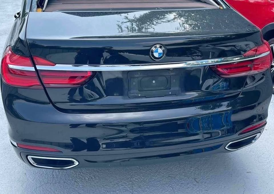 BMW 7 Series 730i 整車拆賣 二手零件照片 - Orange Garage