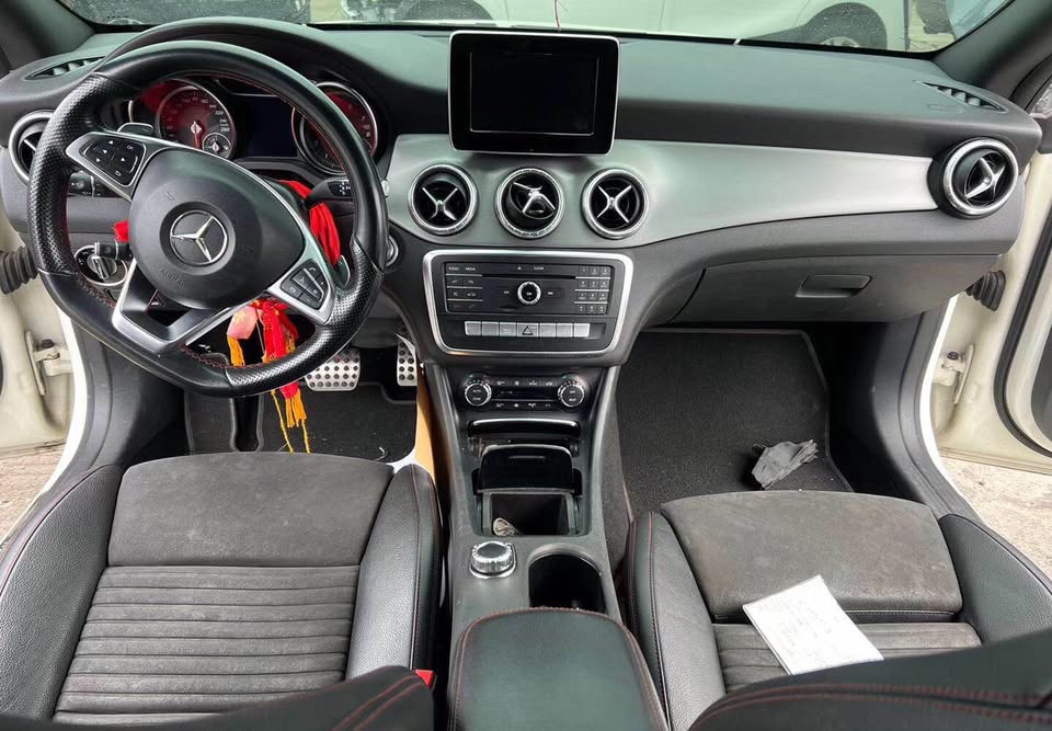 Mercedes-Benz CLA CLA 200 整車拆賣 二手零件照片 - Orange Garage