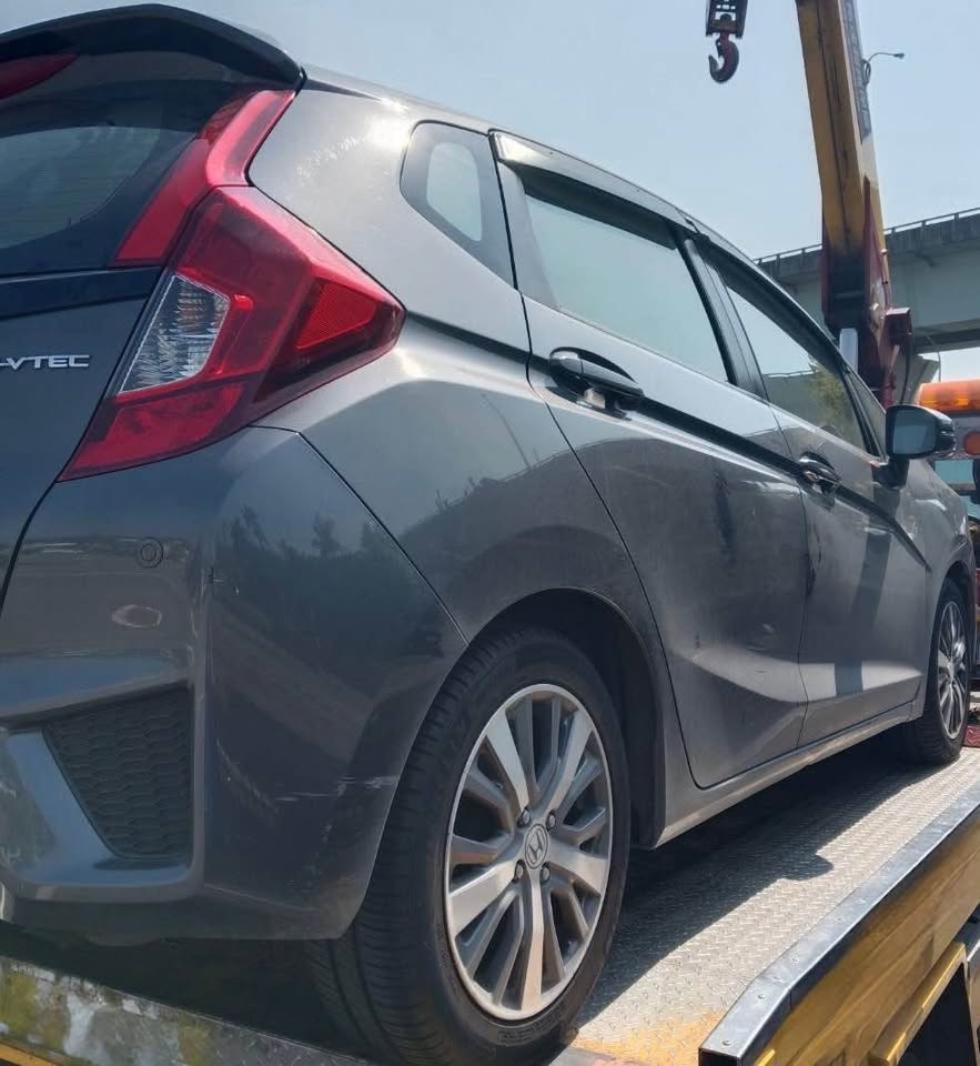 Honda Fit 1.5 i-VTEC 整車拆賣 二手零件照片 - Orange Garage