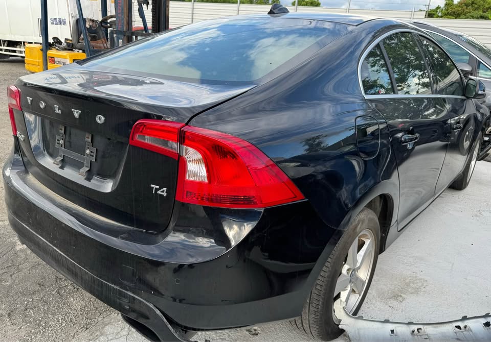 Volvo S60 1.6 T4 整車拆賣 二手零件照片 - Orange Garage