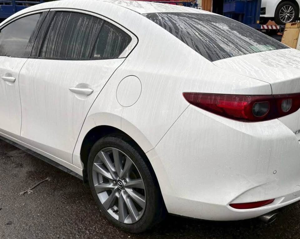Mazda 3 2.0 Sedan 整車拆賣 二手零件照片 - Orange Garage
