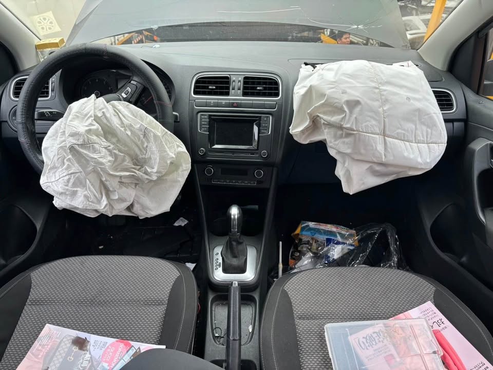 Volkswagen Polo 1.6 整車拆賣 二手零件照片 - Orange Garage