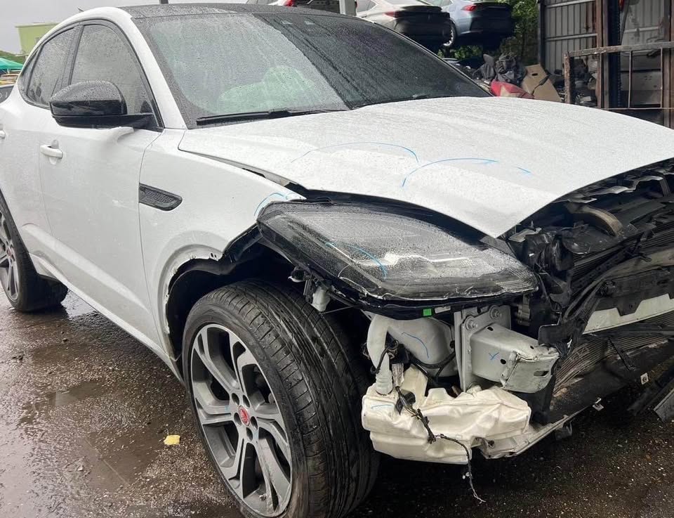 Jaguar E-Pace 2.0 整車拆賣 二手零件照片 - Orange Garage