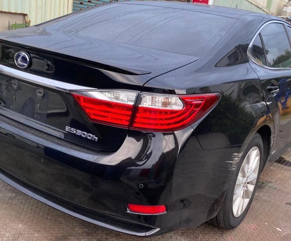 Lexus ES300h 2.5 整車拆賣 二手零件照片 - Orange Garage