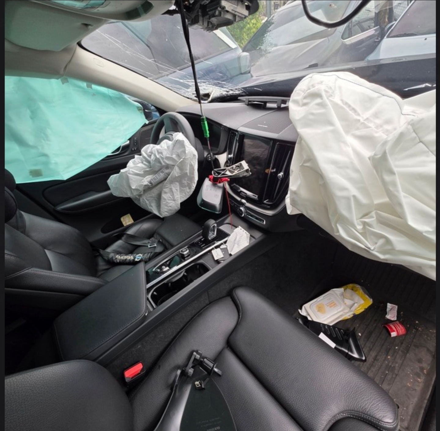Volvo XC60 B4 整車拆賣 二手零件照片 - Orange Garage