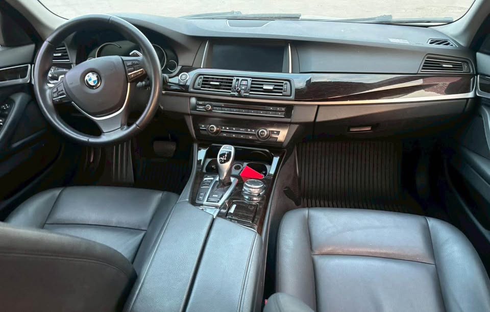 BMW 5 Series 528i 整車拆賣 二手零件照片 - Orange Garage