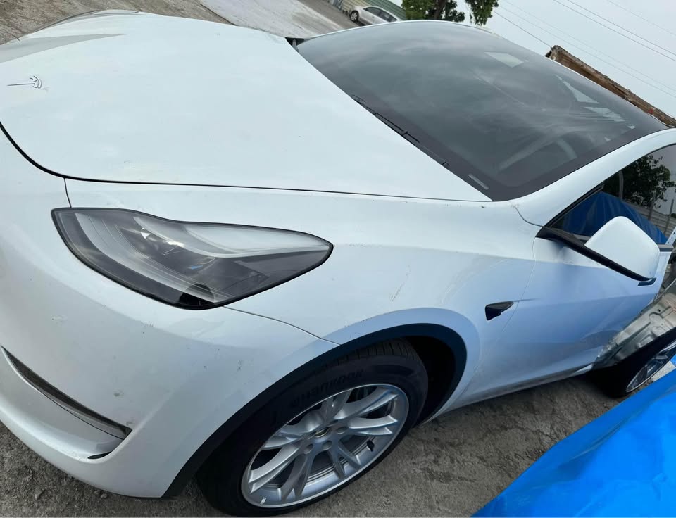 Tesla Model Y Long Range 整車拆賣 二手零件照片 - Orange Garage