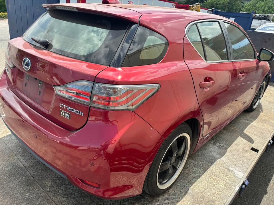 Lexus CT200h 1.8 整車拆賣 二手零件照片 - Orange Garage