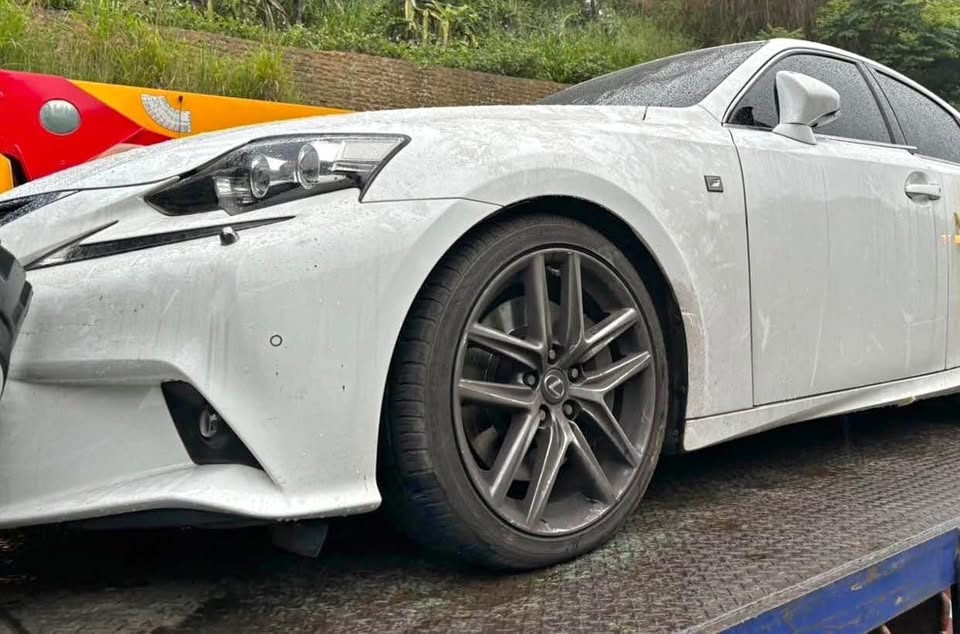 Lexus IS200 IS 200t 整車拆賣 二手零件照片 - Orange Garage