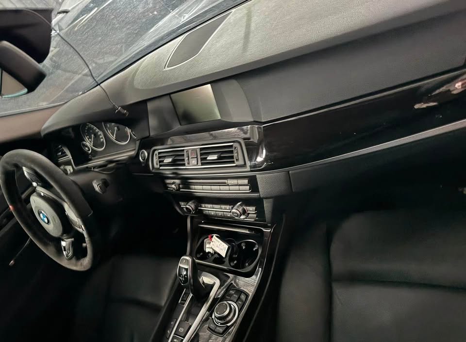 BMW 5 Series 520i 整車拆賣 二手零件照片 - Orange Garage
