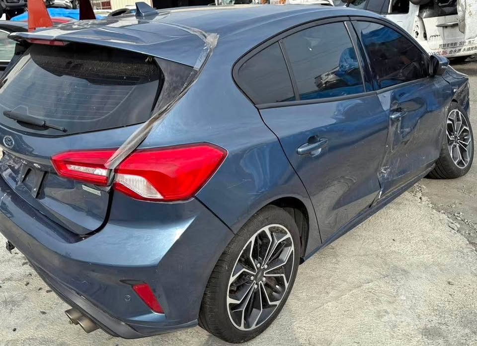 Ford Focus ST-Line 1.5 整車拆賣 二手零件照片 - Orange Garage