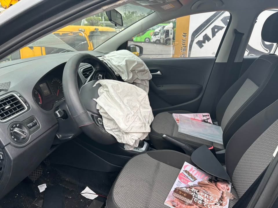 Volkswagen Polo 1.6 整車拆賣 二手零件照片 - Orange Garage