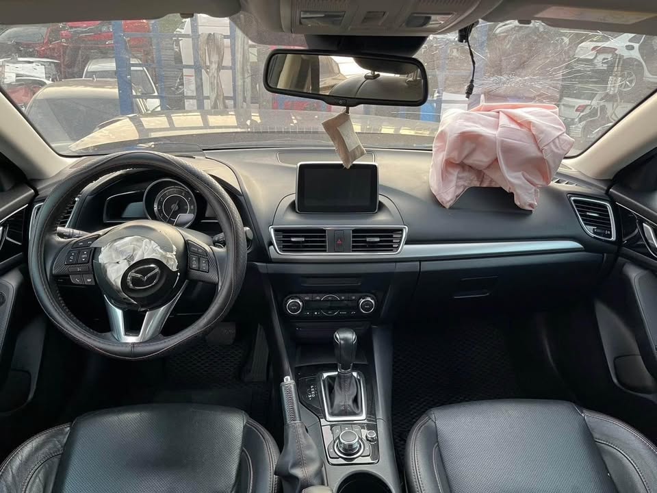 Mazda 3 2.0 整車拆賣 二手零件照片 - Orange Garage