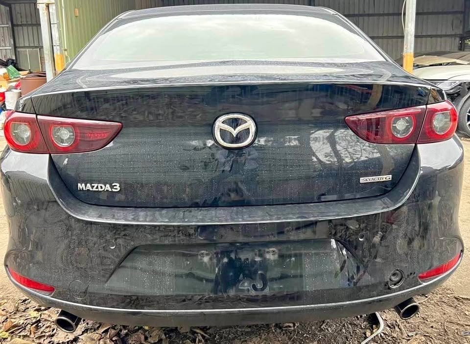 Mazda 3 整車拆賣 二手零件照片 - Orange Garage