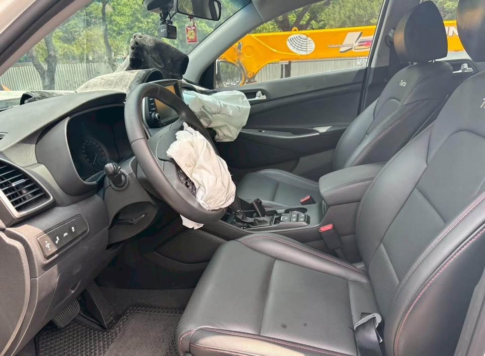 Hyundai Tucson 1.6T 整車拆賣 二手零件照片 - Orange Garage