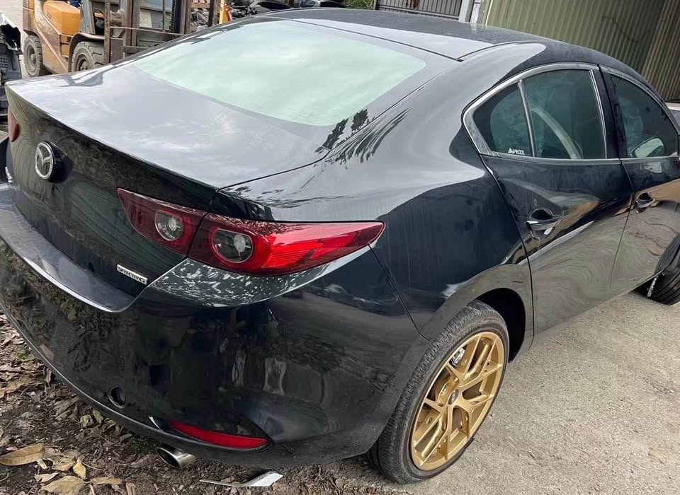 Mazda 3 整車拆賣 二手零件照片 - Orange Garage