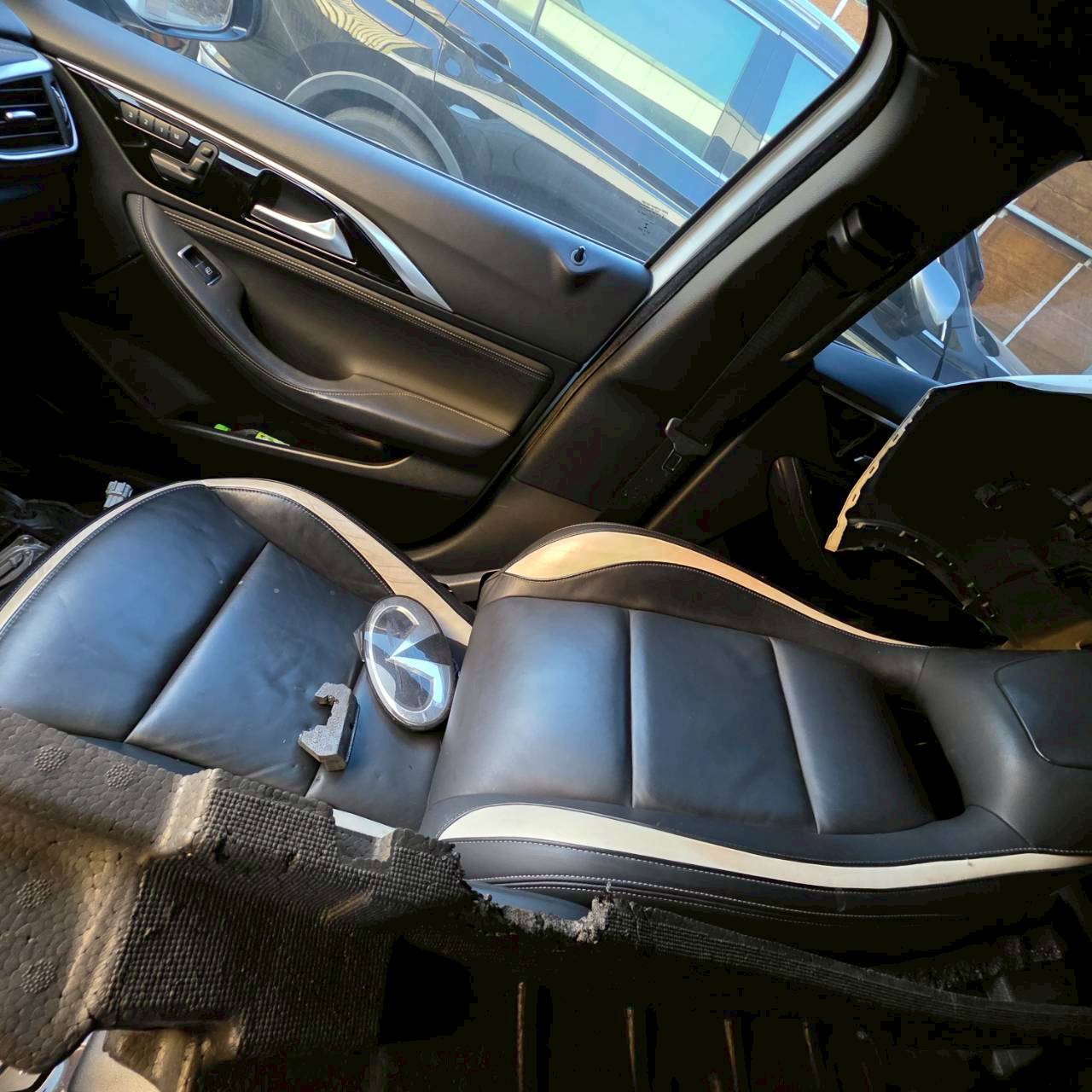 Infiniti Q30 S 2.0t sport 整車拆賣 二手零件照片 - Orange Garage