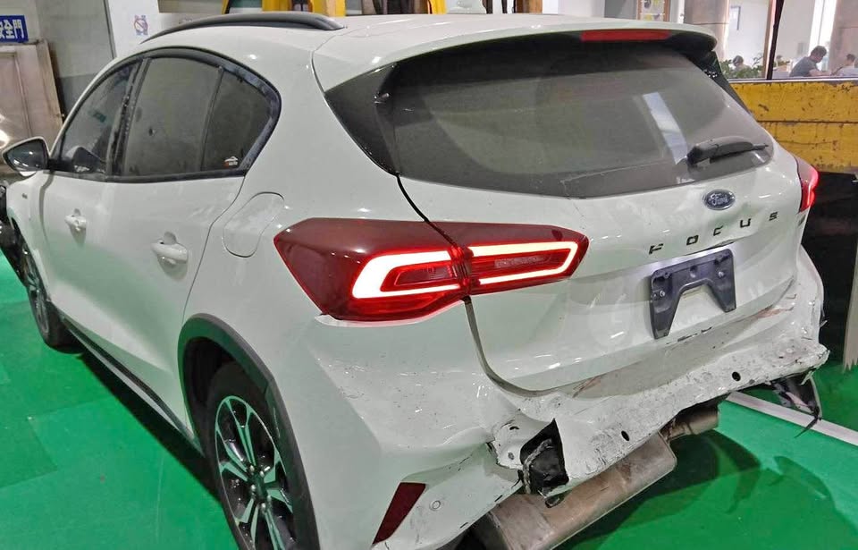 Ford Focus 1.5 整車拆賣 二手零件照片 - Orange Garage
