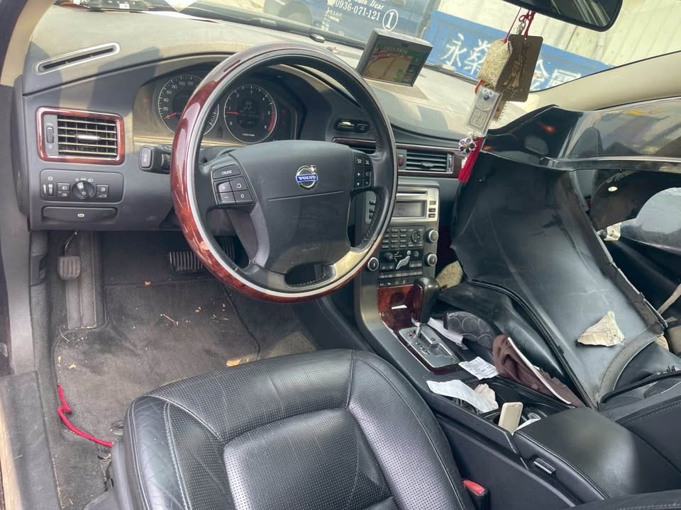 Volvo S80 D5 整車拆賣 二手零件照片 - Orange Garage
