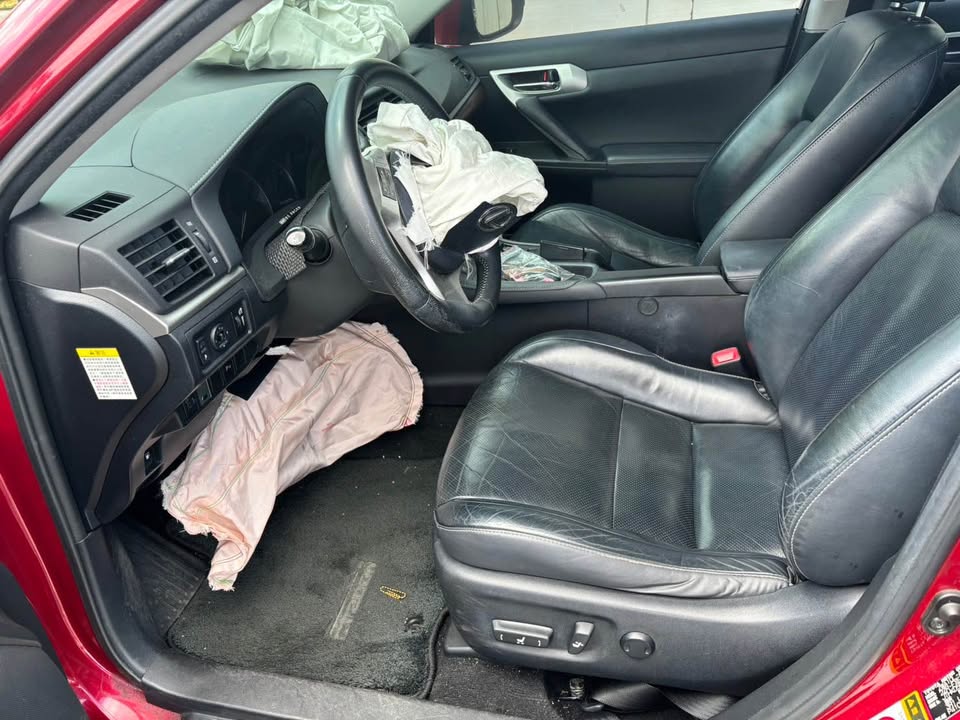 Lexus CT200h 1.8 整車拆賣 二手零件照片 - Orange Garage