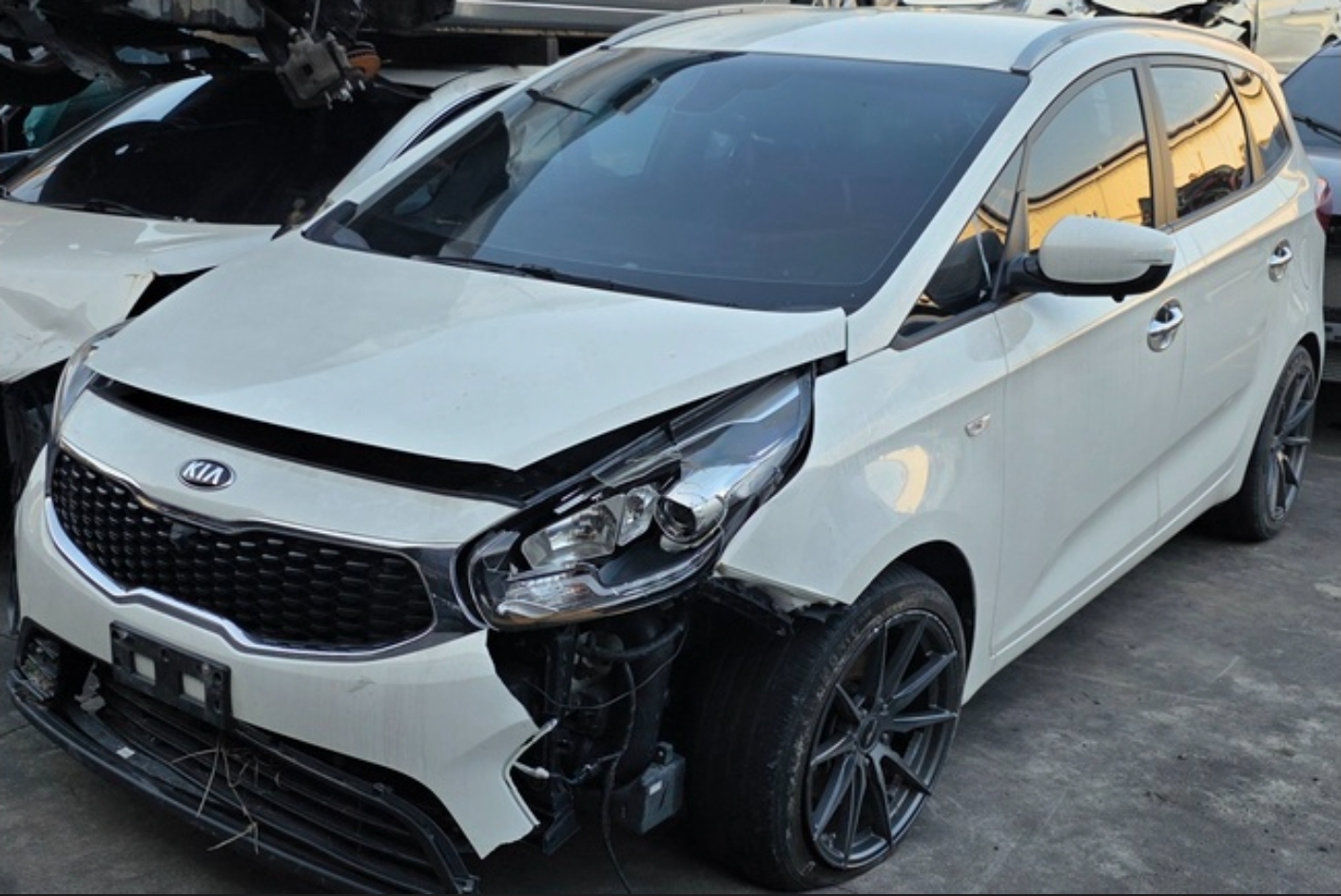 Kia Carens CRDi 整車拆賣 二手零件照片 - Orange Garage