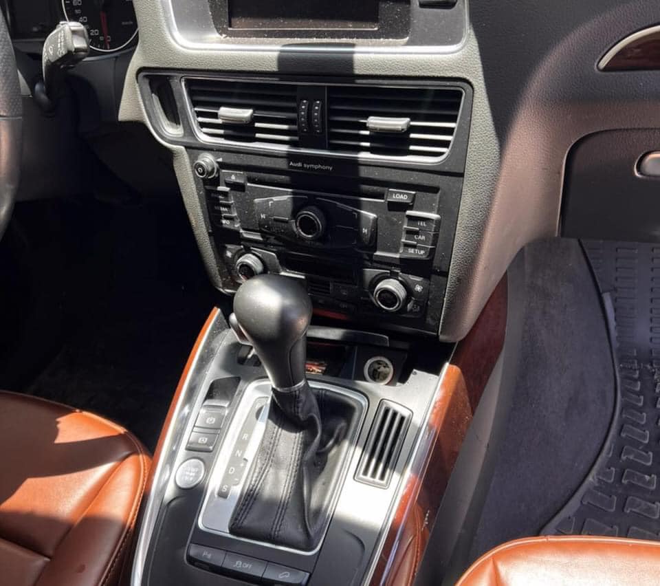 Audi Q5 2.0T 整車拆賣 二手零件照片 - Orange Garage