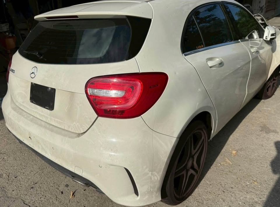 Mercedes-Benz A-Class A180 整車拆賣 二手零件照片 - Orange Garage