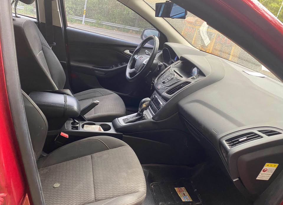Ford Focus 2.0 整車拆賣 二手零件照片 - Orange Garage
