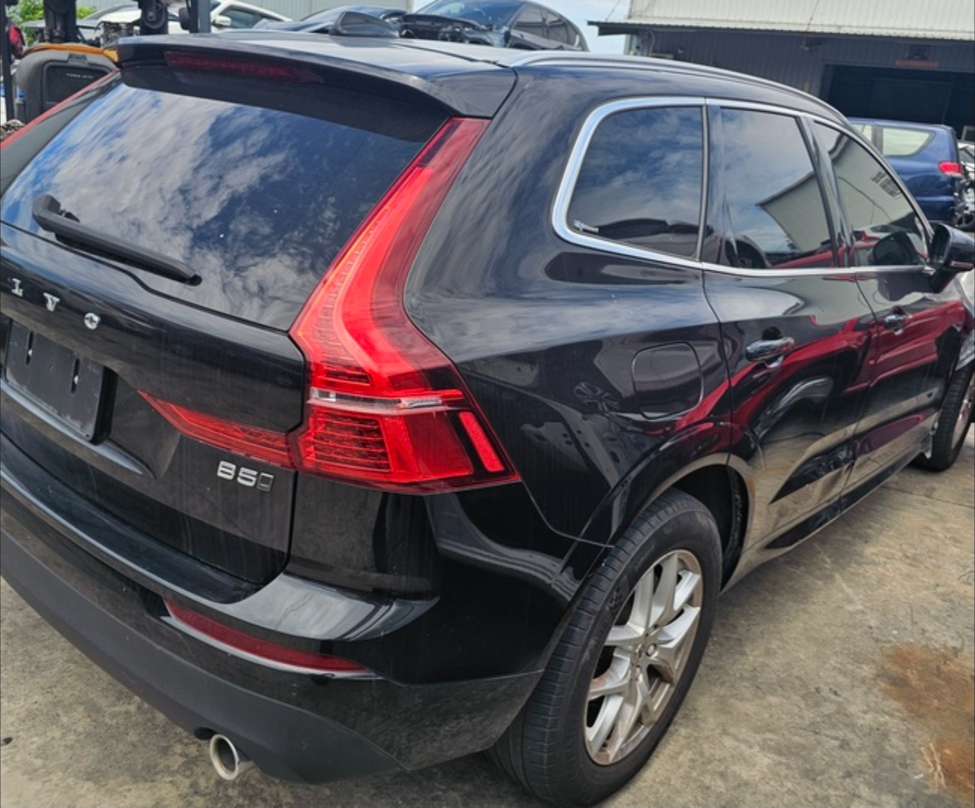 Volvo XC60 B5 整車拆賣 二手零件照片 - Orange Garage