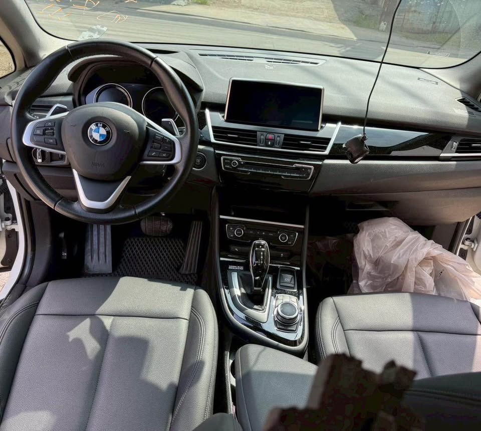 BMW 2 Series 220i 整車拆賣 二手零件照片 - Orange Garage