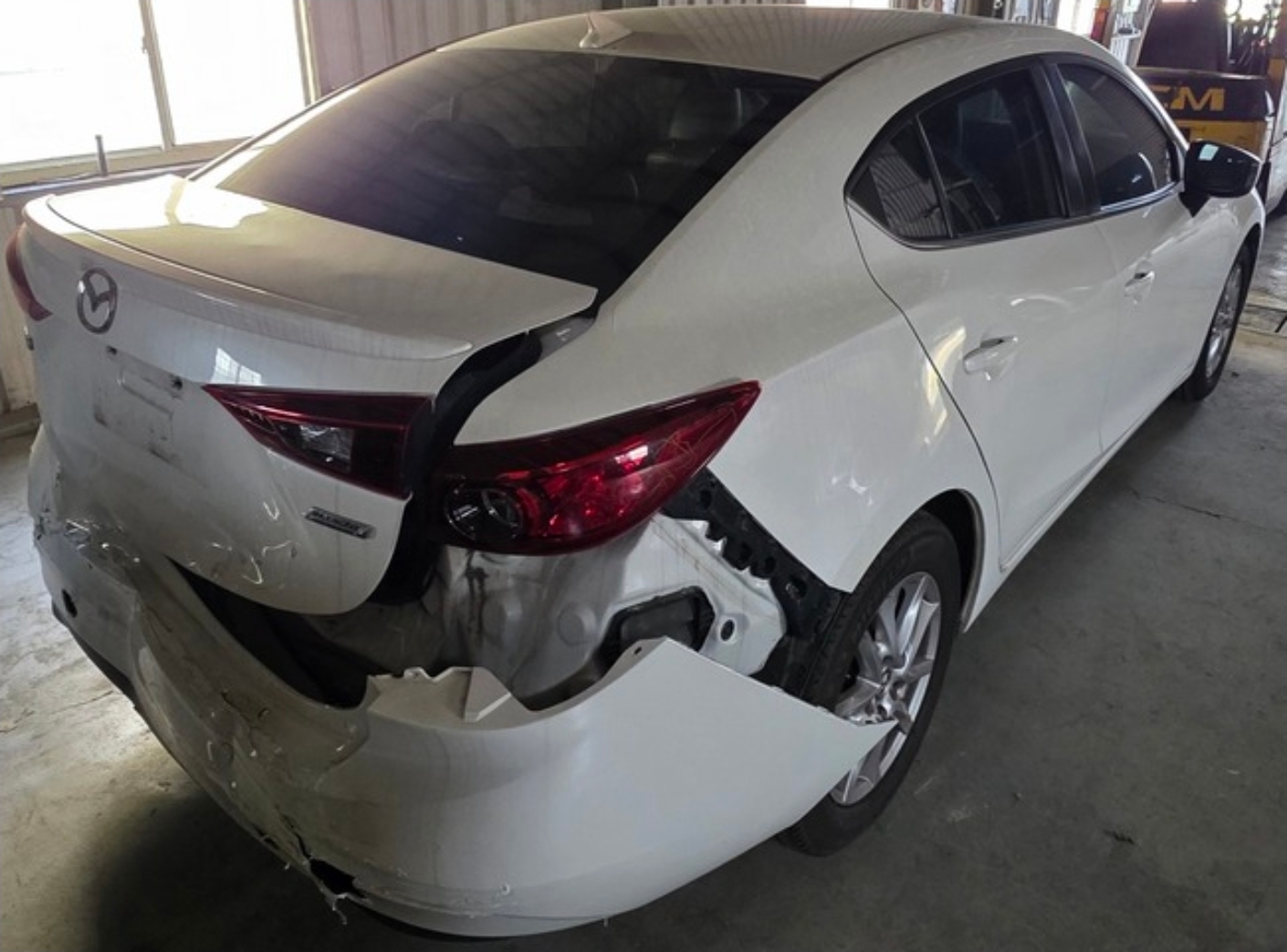 Mazda 3 4D 2.0 整車拆賣 二手零件照片 - Orange Garage