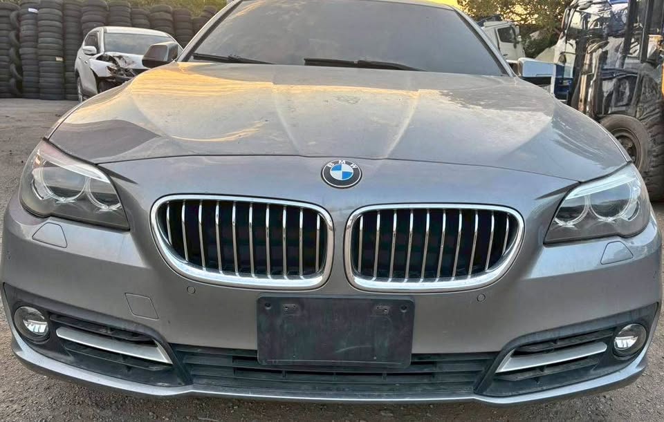 BMW 5 Series 528i 整車拆賣 二手零件照片 - Orange Garage