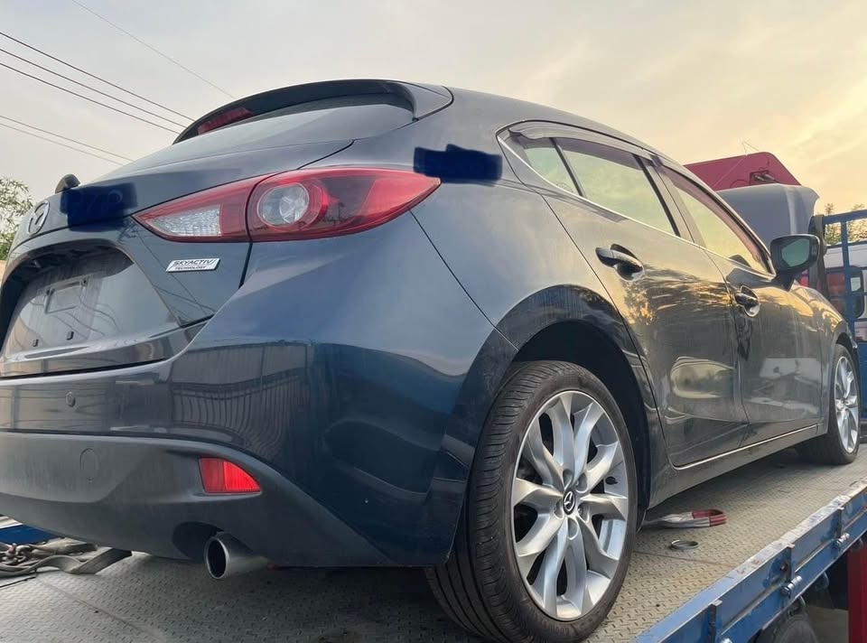 Mazda 3 2.0 整車拆賣 二手零件照片 - Orange Garage
