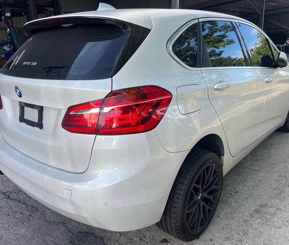 BMW 2 Series 218d 整車拆賣 二手零件照片 - Orange Garage