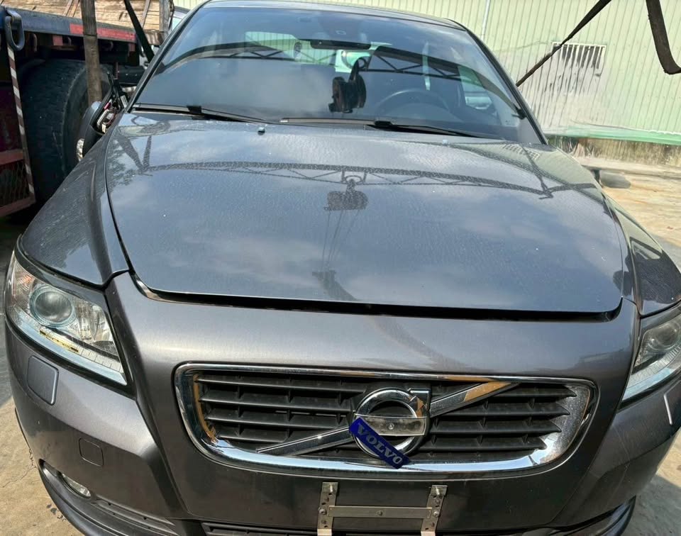 Volvo S40 2.0 整車拆賣 二手零件照片 - Orange Garage