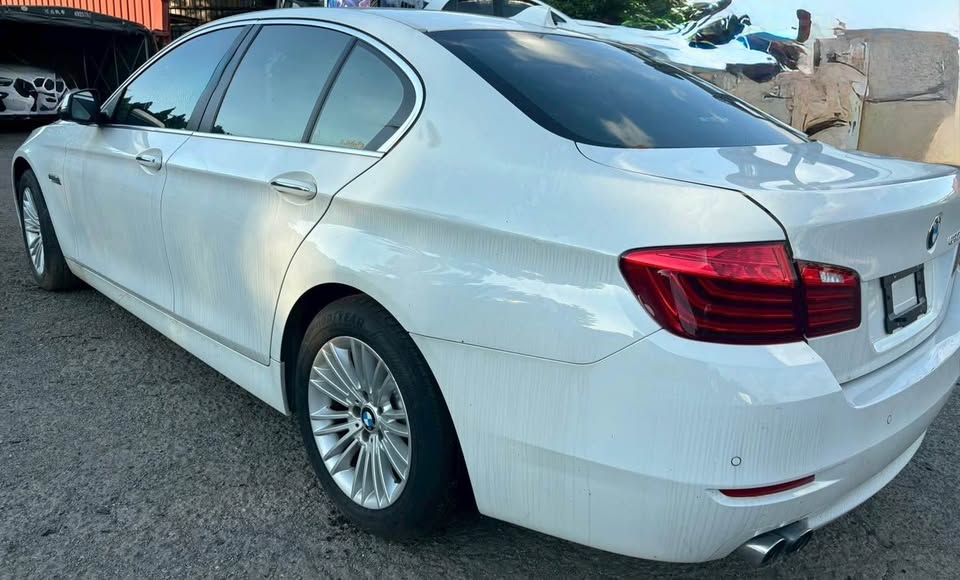 BMW 5 Series 520d 整車拆賣 二手零件照片 - Orange Garage