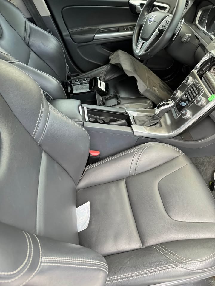 Volvo S60 1.6 T4 整車拆賣 二手零件照片 - Orange Garage