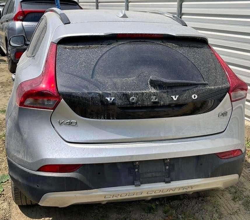 Volvo V40 Cross Country D2 整車拆賣 二手零件照片 - Orange Garage