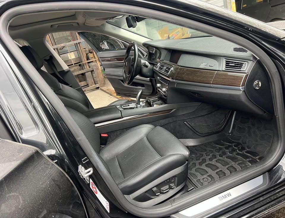 BMW 7 Series 730d 整車拆賣 二手零件照片 - Orange Garage