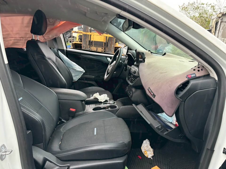 Ford Focus 1.5 Active EcoBoost 整車拆賣 二手零件照片 - Orange Garage