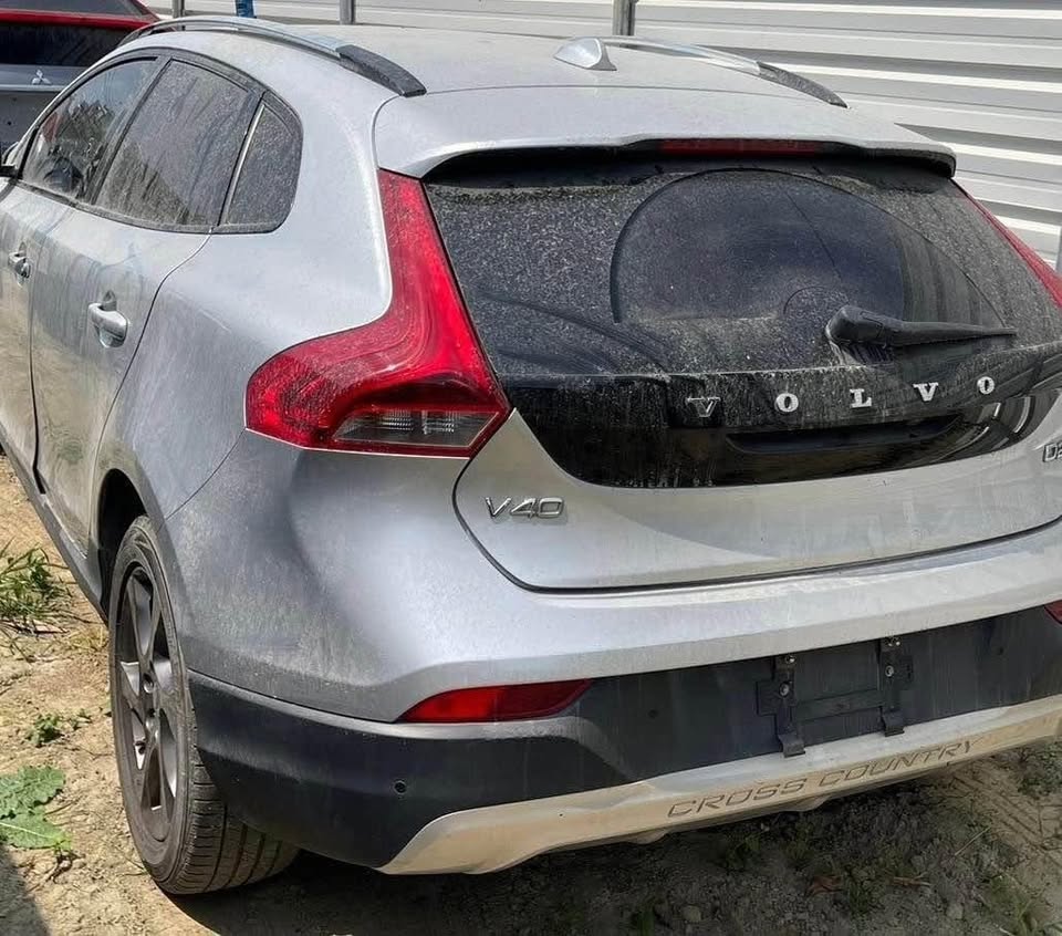 Volvo V40 Cross Country D2 整車拆賣 二手零件照片 - Orange Garage